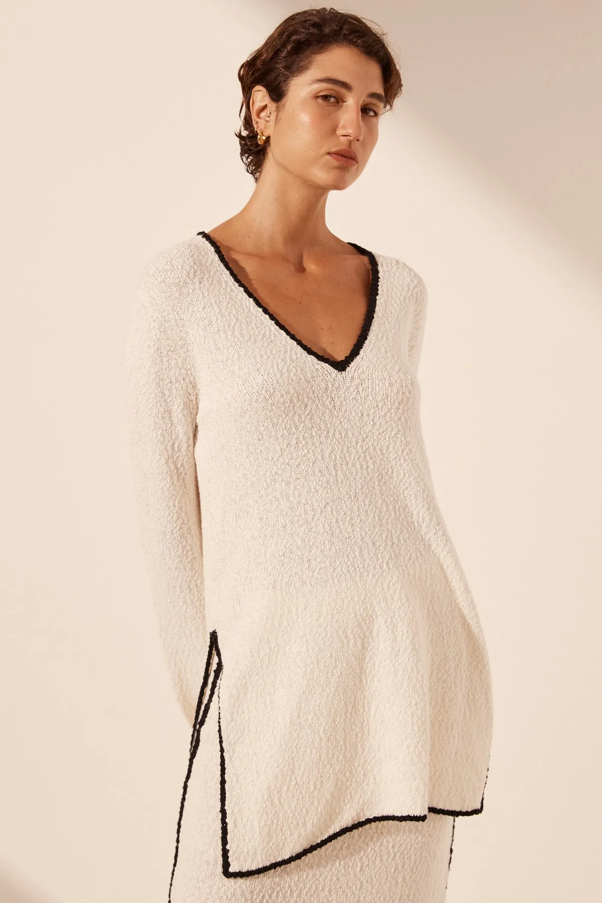 LENA PLUNGED LONG SLEEVE TOP - IVORY/BLACK